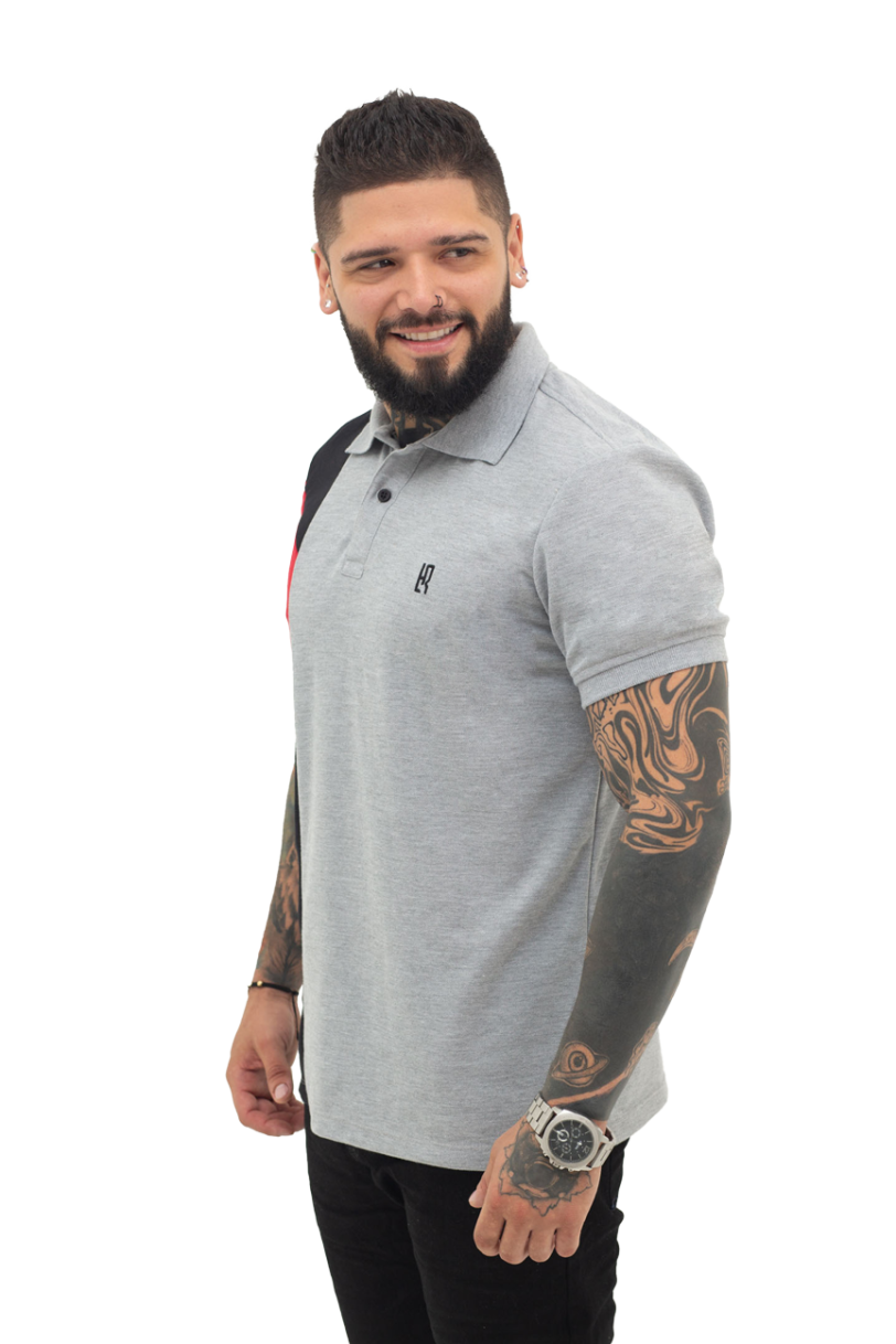 camiseta tipo polo gris/negro/rojo 068C - Image 2